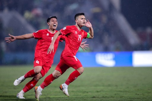 Timnas Indonesia menelan kekalahan pertamanya di ASEAN Cup 2024 setelah ditaklukkan Vietnam dengan skor tipis 0-1 melalui gol Quang Hai di Stadion Viet Tri, Minggu, 15 Desember 2024 malam.