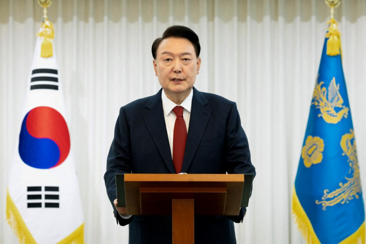 Presiden Korea Selatan yang telah dimakzulkan, Yoon Suk Yeol, pada Minggu, 15 Desember 2024 mengabaikan panggilan yang dikeluarkan oleh tim jaksa penuntut yang menyelidiki upaya pemberlakuan darurat militer 3 Desember.