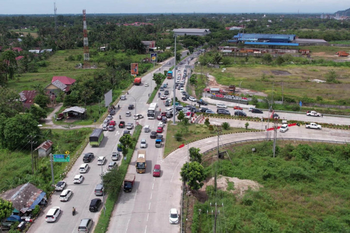 Jalan tol tersebut diharapkan dapat mengurai kemacetan atau kepadatan kendaraan jalur Kota Padang menuju Kota Bukittinggi.