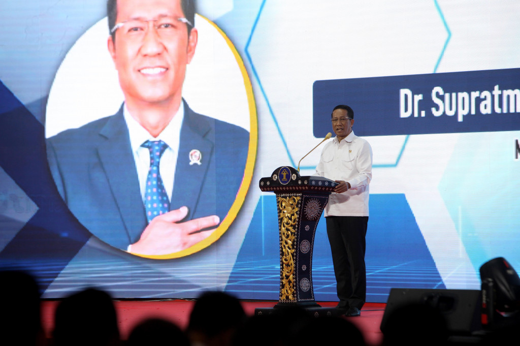 Kementerian Hukum pada tahun 2025 akan memfokuskan pada transformasi digital dalam pelayanan kepada masyarakat sehingga nantinya masyarakat tidak perlu lagi datang ke kantor.