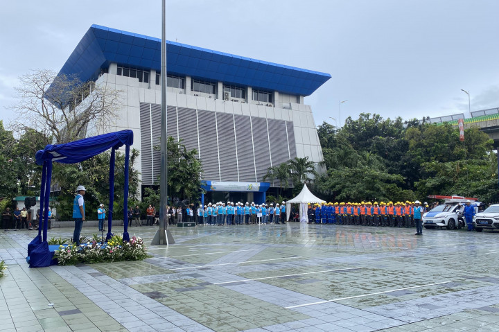 PT PLN (Persero) memastikan kesiapan pasokan listrik dan petugas dalam menjaga pasokan dan keandalan listrik selama perayaan Nataru dan Tahun Baru. Hal ini disampaikan dalam Apel Siaga Kelistrikan Natal 2024 dan Tahun Baru (Nataru) 2025.