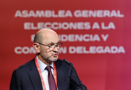 Louzan, 57, Kepala Federasi Sepak Bola Galicia sejak 2014, mengalahkan rekannya di wilayah Valencia Salvador Gomar dengan 90 suara berbanding 43 dan akan memimpin RFEF hingga 2028.