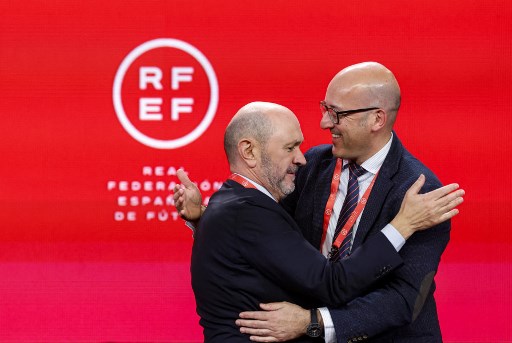 Namun masa jabatannya bisa berumur pendek karena ia menghadapi kemungkinan larangan memegang jabatan publik setelah dihukum karena penyalahgunaan jabatan dalam peran sebelumnya.