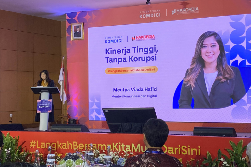 Menteri Komunikasi dan Digital (Menkomdigi) Meutya Hafid, memimpin acara peringatan Hari Anti Korupsi Sedunia (Hakordia) di jajaran Kementerian Komdigi. Dalam sambutannya Meutya menegaskan bahwa Kementerian Komdigi harus berbenah dari keterpurukan dalam hal korupsi.