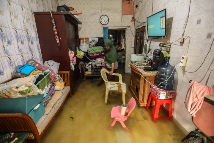 Badan Penanggulangan Bencana Daerah (BPBD) Provinsi DKI Jakarta, menyatakan banjir rob dipengaruhi oleh fenomena pasang maksimum air laut, bertepatan dengan fase bulan baru yang meningkatkan risiko ketinggian pasang air laut dan genangan di sejumlah wilayah.