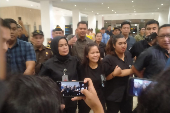 Rencananya, terpidana mati Mary Jane akan mengikuti prosesi serah terima narapidana yang dilakukan Pelaksana Tugas Deputi Bidang Koordinasi Keimigrasian dan Pemasyarakatan Kementerian Koordinator Bidang Hukum, HAM, Imigrasi, dan Pemasyarakatan I Nyoman Gede Surya Mataram kepada perwakilan Kedutaan Besar Filipina pada pukul 21.00 WIB.