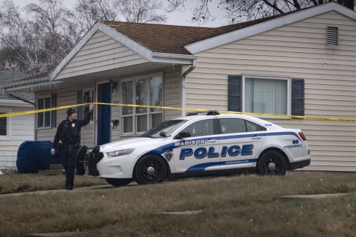 Polisi melakukan penyelidikan di rumah Natalie 'Samantha' Rupnow yang berusia 15 tahun di Madison, Wisconsin, AS, Selasa, 17 Desember 2024.
