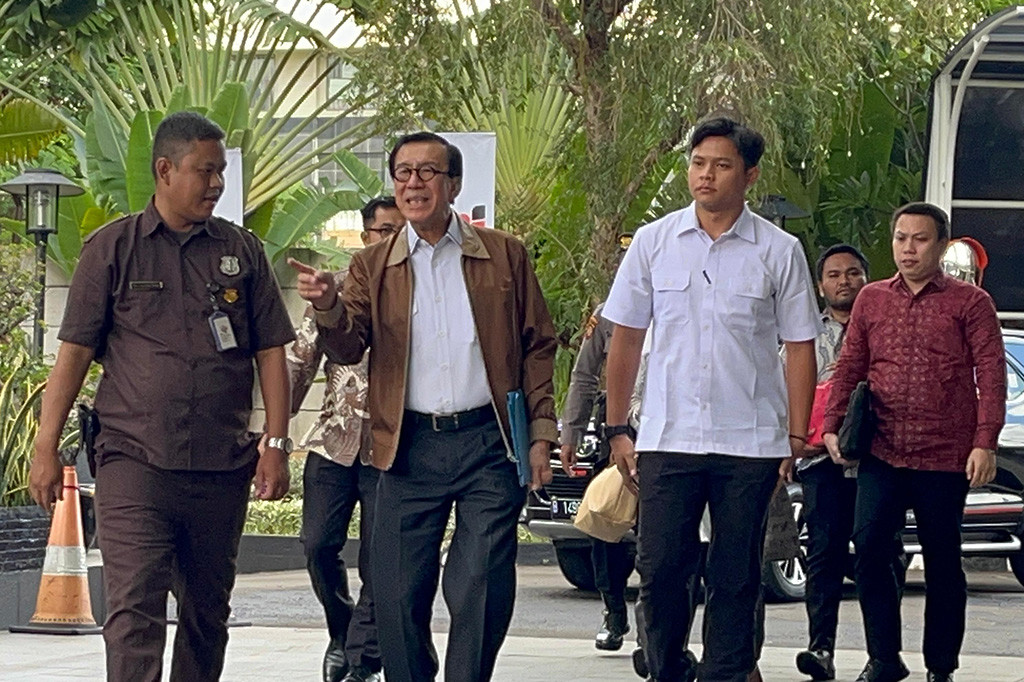 Mantan Menteri Hukum dan Hak Asasi Manusia (Menkumham) Yasonna H Laoly memenuhi panggilan Komisi Pemberantasan Korupsi (KPK) hari ini, 18 Desember 2024. Dia bakal diperiksa sebagai saksi kasus dugaan suap pergantian antarwaktu (PAW) anggota DPR yang menjerat buronan Harun Masiku.