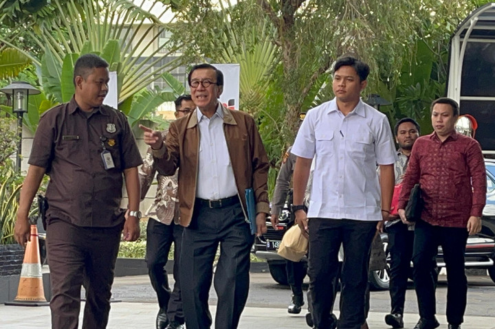 Mantan Menteri Hukum dan Hak Asasi Manusia (Menkumham) Yasonna H Laoly memenuhi panggilan Komisi Pemberantasan Korupsi (KPK) hari ini, 18 Desember 2024. Dia bakal diperiksa sebagai saksi kasus dugaan suap pergantian antarwaktu (PAW) anggota DPR yang menjerat buronan Harun Masiku.