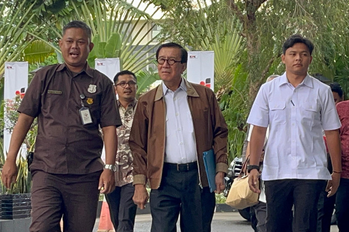 “Nanti, nanti,” kata Yasonna saat dimintai keterangan oleh para wartawan di Gedung Merah Putih KPK, Jakarta Selatan, Rabu, 18 Desember 2024.