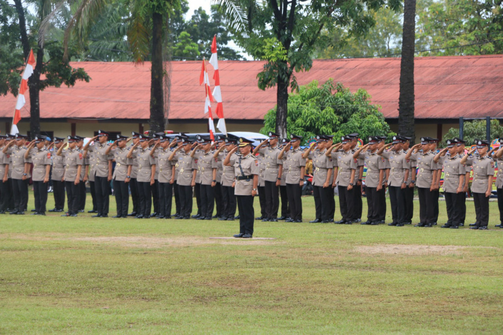 Kapolda Sumbar Irjen Pol Suharyono melantik 273 siswa Diktukba Polri gelombang II Tahun 2024 menjadi Bintara Polri.