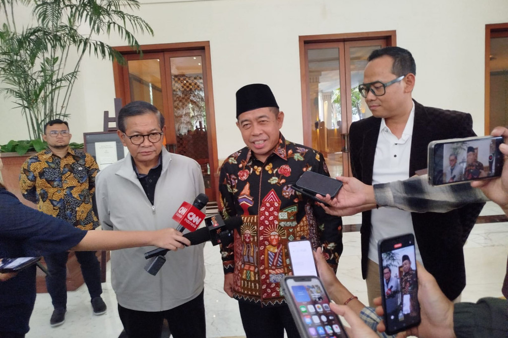 Calon Gubernur (Cagub) Jakarta, Pramono Anung menjelaskan bahwa tim transisi yang ia bentuk tidak sama dengan Tim Gubernur untuk Percepatan Pembangunan (TGUPP) era mantan Gubernur Jakarta Basuki Tjahaja Purnama (Ahok) dan Anies Baswedan. Pramono menjelaskan bahwa tim transisi itu akan bekerja hingga ia dilantik sebagai Gubernur Jakarta periode 2025 sampai 2030.