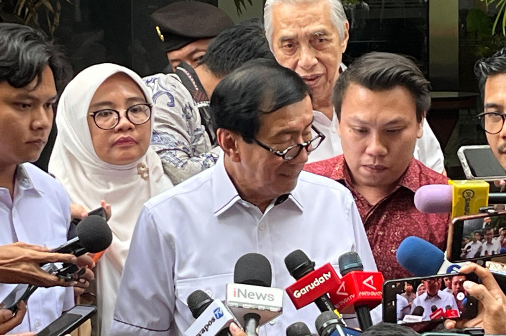 Yasonna mengatakan, surat dari DPP PDIP dibutuhkan untuk menyelesaikan perbedaan tafsir terkait penetapan caleg yang sudah meninggal pada Pamilu 2019. Dia juga menjelaskan surat balasan dari MA.