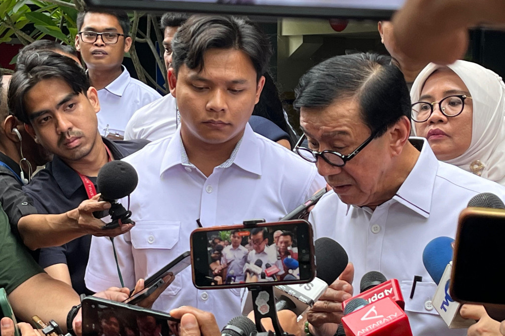 Yasonna tidak memerinci lebih jelas surat yang diurusnya pada 2019. Pemeriksaan ini berkaitan dengan kasus dugaan suap pergantian antarwaktu (PAW) anggota DPR yang menyeret buronan Harun Masiku.