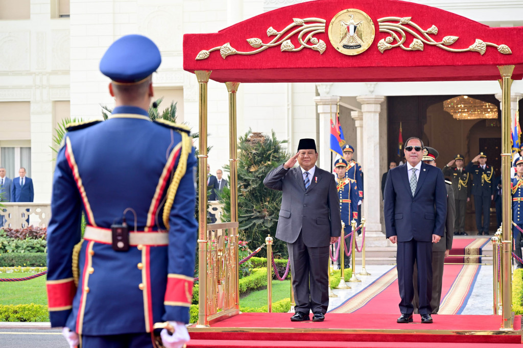 Presiden Republik Indonesia, Prabowo Subianto mengunjungi Istana Kepresidenan Al Ittihadiya, Kairo, Mesir, pada Rabu, 18 Desember 2024. Presiden akan melakukan pertemuan bilateral dengan Presiden Republik Arab Mesir, Abdel Fattah El-Sisi.