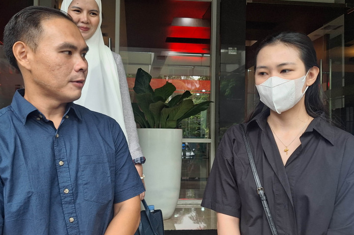 “Saya enggak sebutkan dulu nama dokternya, yang kami duga dan kami sebenarnya dugaannya sangat kuat dan berkeyakinan, dokter tersebut melakukan malpraktik baik dari sebelum melakukan tindakan maupun saat melakukan tindakan, bahkan sampai setelah melakukan tindakan,