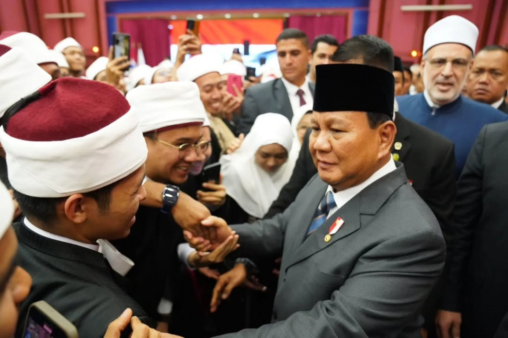 Presiden menyampaikan bersyukur karena banyak mahasiswa Indonesia memilih berkuliah di Universitas Al-Azhar, sebagai salah satu kampus bersejarah dan tertua di dunia.