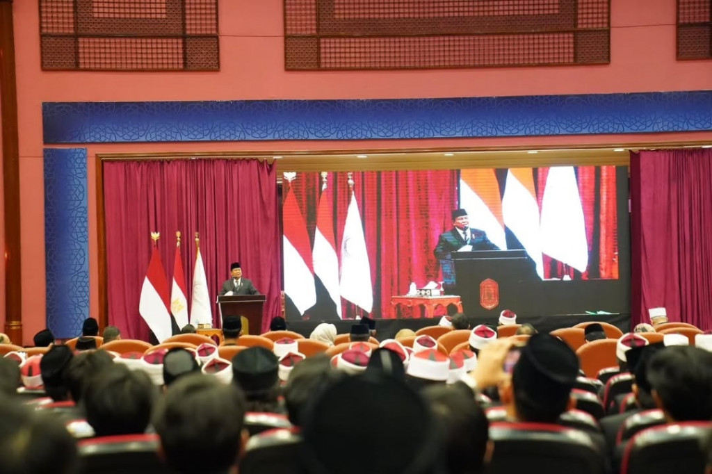 Di hadapan ratusan mahasiswa Indonesia yang berkuliah di Universitas Al-Azhar Kairo, Mesir, Rabu, 18 Desember 2024, Presiden Prabowo mengutarakan rasa bangganya kepada mereka dan berpesan agar mahasiswa belajar dengan tekun.