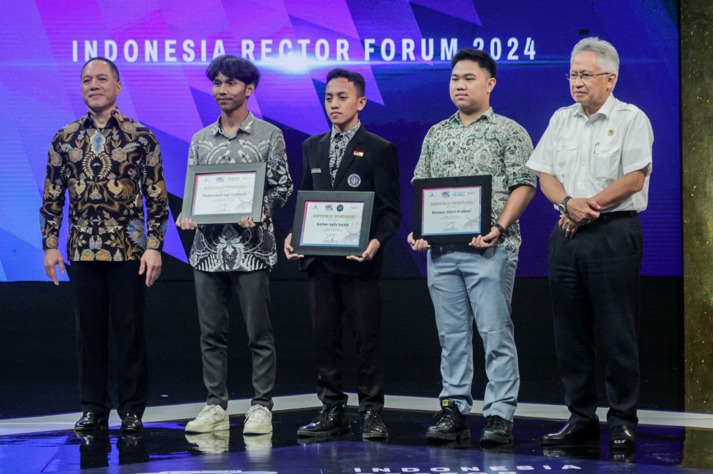 Satryo juga menyoroti gelaran Indonesia Rector Forum 2024. Dia berharap melalui acara ini rektor dapat meningkatkan mutu perguruan tinggi dan memperbesar jumlah mahasiswa untuk berkuliah dengan baik sehingga dapat menghasilkan talenta dan tenaga ahli yang bermanfaat untuk pembangunan Indonesia.
