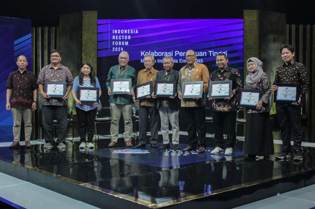 Turut hadir dalam acara tersebut Menteri Pendidikan Tinggi, Sains, dan Teknologi (Mendiktisaintek) Satryo Soemantri Brodjonegoro, Kepala BRIN Laksana Tri Handoko, Ketua Harian Komisi Nasional Indonesia untuk UNESCO, Kepala Pusat Kurikulum dan Pembelajaran Kemendikdasmen Laksmi Dewi, Rektor Perguruan Tinggi Negeri, dan Rektor Perguruan Tinggi Swasta penyedia Beasiswa OSC, serta jajaran pimpinan unit usaha Media Group.