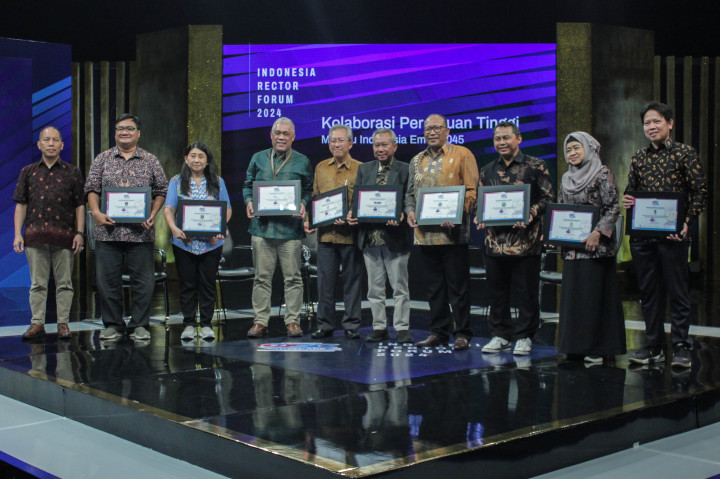 Turut hadir dalam acara tersebut Menteri Pendidikan Tinggi, Sains, dan Teknologi (Mendiktisaintek) Satryo Soemantri Brodjonegoro, Kepala BRIN Laksana Tri Handoko, Ketua Harian Komisi Nasional Indonesia untuk UNESCO, Kepala Pusat Kurikulum dan Pembelajaran Kemendikdasmen Laksmi Dewi, Rektor Perguruan Tinggi Negeri, dan Rektor Perguruan Tinggi Swasta penyedia Beasiswa OSC, serta jajaran pimpinan unit usaha Media Group.