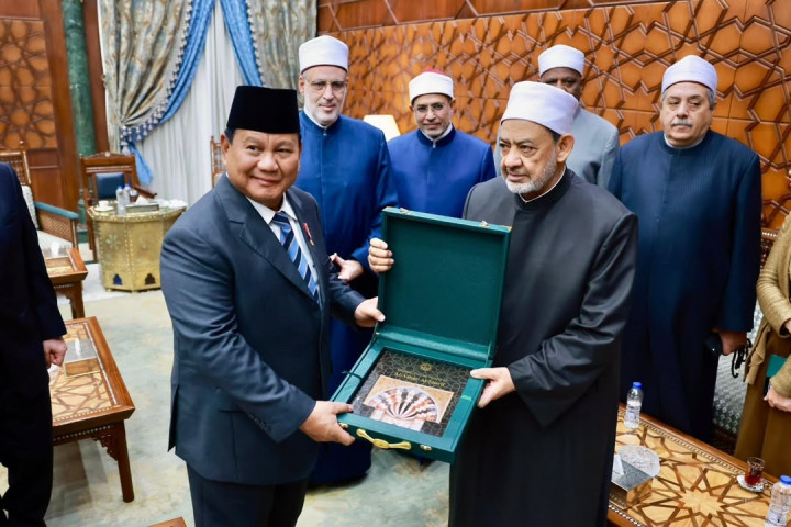 Kunjungan ini tidak hanya memperkuat hubungan Indonesia dan Mesir, tetapi juga menggarisbawahi peran sentral kedua negara dalam mempromosikan perdamaian dan harmoni antarumat beragama di dunia.