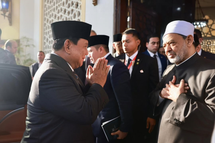Presiden RI Prabowo Subianto melakukan pertemuan dengan Grand Syekh Al-Azhar, Imam Akbar Ahmed Al-Tayeb, di Mashiaket Al-Azhar, Kairo, Rabu,  18 Desember 2024. Pertemuan tersebut guna mempererat hubungan keagamaan dan memperkuat kerja sama pendidikan antara Indonesia dan Mesir.