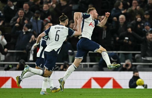 Tuan rumah unggul 3-0 terlebih dahulu lewat Dominic Solanke pada menit ke-15 dan 54, serga gol Dejan Kulusevski pada menit ke-46.