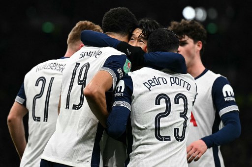 Drama tujuh gol mewarnai laga Tottenham Hotspur melawan Manchester United di perempat final Carabao Cup, di Tottenham Hotspur Stadium, Jumat, 20 Desember 2024 dini hari WIB. Tottenham menang 4-3 pada laga tersebut.
