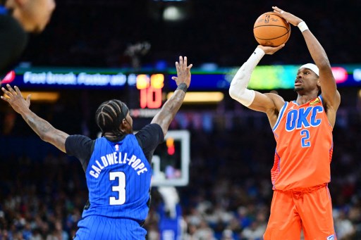 Bintang Thunder, Shai Gilgeous-Alexander, menjadi pembeda dengan mencetak 35 poin, sementara Jalen Williams menambah enam poin berturut-turut dalam momen krusial pada kuarter keempat untuk  memastikan kemenangan tim tamu.