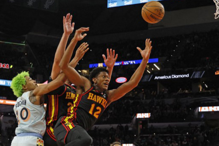 Di pihak Atlanta, De'Andre Hunter memimpin dengan 27 poin, diikuti Trae Young yang mencatatkan double-double dengan 23 poin dan 16 assist. Jalen Johnson juga tampil impresif dengan 22 poin.