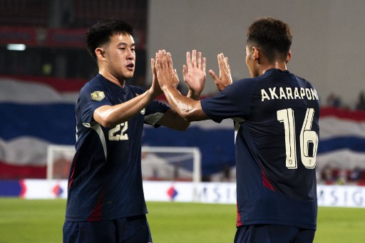 Akarapong Pumwisat mengemas dua gol (menit ke-33 dan 78) untuk tim gajah perang, sementara gol lainnya dicetak oleh Chalermsak Aukkee (menit ke-84).