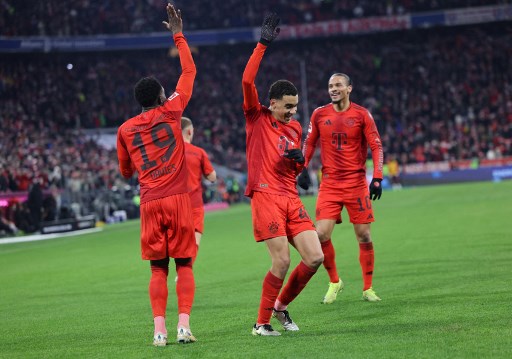 Bayern Muenchen menutup laga terakhirnya di 2024 dengan meraih kemenangan telak 5-1 atas RB Leipzig dalam pertandingan Bundesliga pekan ke-15 di Allianz Arena pada Sabtu, 21 Desember 2024 dini hari WIB.
