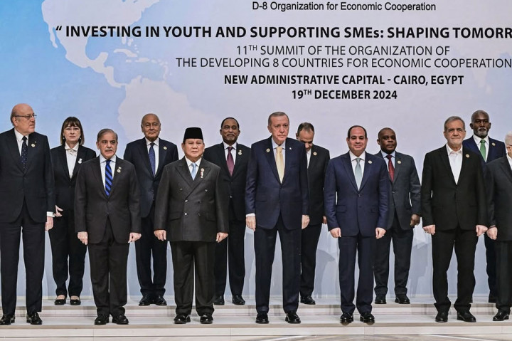 ???Namun dengan jumlah Muslim di dunia yang saat ini mencapai 25 persen, Prabowo menyebutkan dukungan untuk kedua negara itu mendapatkan haknya sebagai negara berdaulat belum bisa dicapai karena masih adanya perpecahan di antara umat Muslim di negara-negara lain.