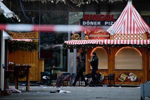 Pada Jumat, 20 Desember malam, lembaga penyiaran NTV Jerman memberitakan bahwa sebuah mobil menabrak kerumunan di pasar Natal di Magdeburg.