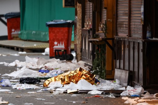 Polisi menduga si pengemudi tersebut, pria berusia 50 tahun asal Arab Saudi, yang melakukan aksinya sendirian. Pelaku saat ini telah ditahan.