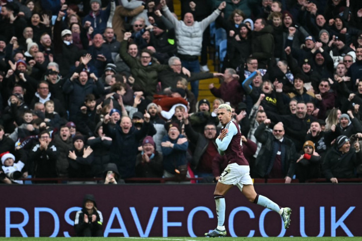 Di menit ke-65, aksi dari Rogers membawa Aston Villa menggandakan keunggulan menjadi 2-0. Umpan terukur dari John McGinn dengan mudah disambut oleh Rogers yang bebas pengawalan untuk menaklukkan Ortega.