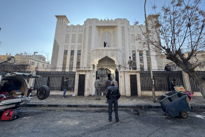 Qatar pada Sabtu, 21 Desember 2024 secara resmi membuka kembali kedutaannya di ibu kota Suriah, Damaskus, setelah hampir 13 tahun vakum.