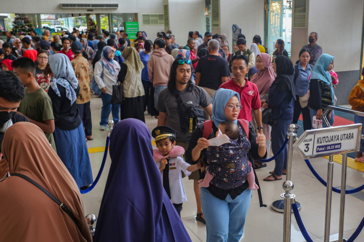 Menurut dia, penjualan tiket per hari ini, Sabtu, 21 Desember 2024, menunjukkan angka penjualan tiket cukup tinggi, dengan total penjualan 38.160 tiket atau 85,3 persen dari kapasitas kursi yang disediakan per harinya yaitu 44.714 seat.