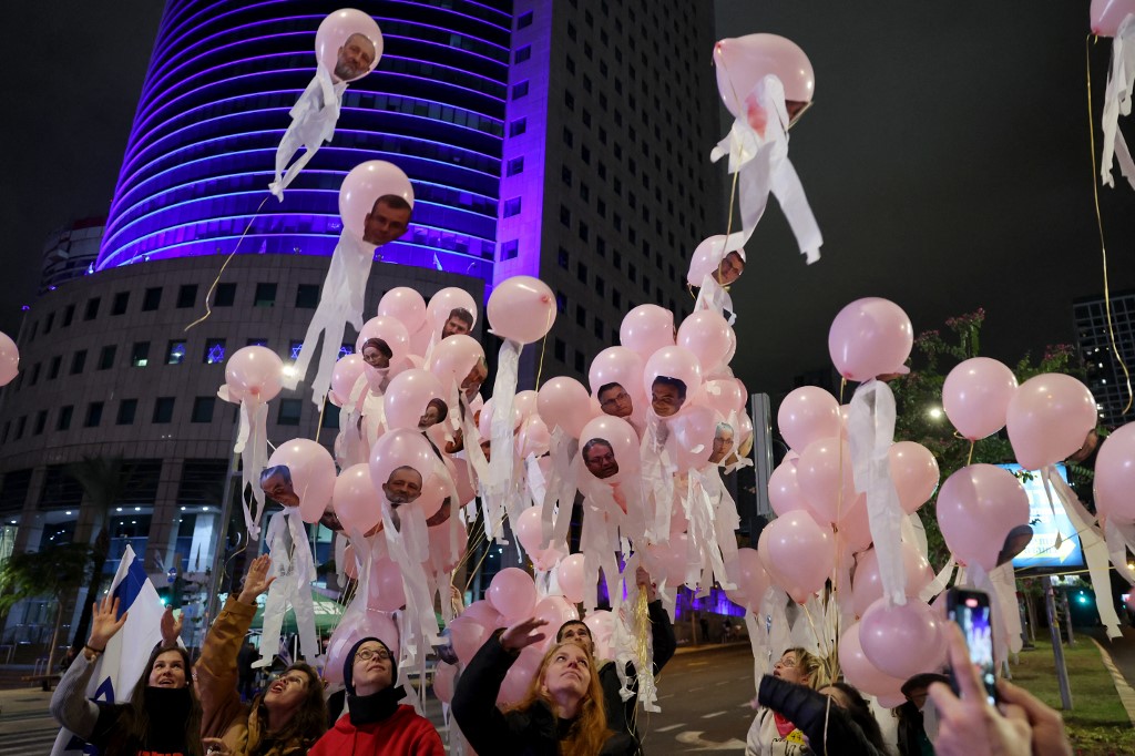 Para demonstran menuduh pemerintahan Netanyahu menghalangi tercapainya gencatan senjata dan kesepakatan pertukaran tahanan dengan Gaza.