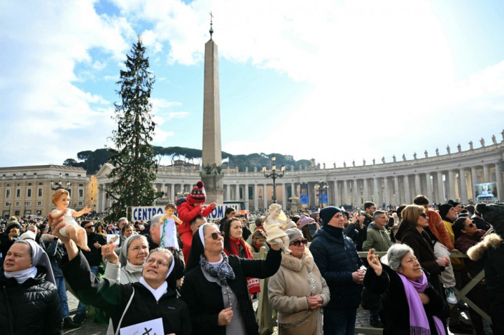 Pemimpin tertinggi umat Katolik berusia 88 tahun itu menyoroti penderitaan yang dialami Gaza dan Ukraina, dan menyerukan penghentian kekerasan di seluruh dunia.
