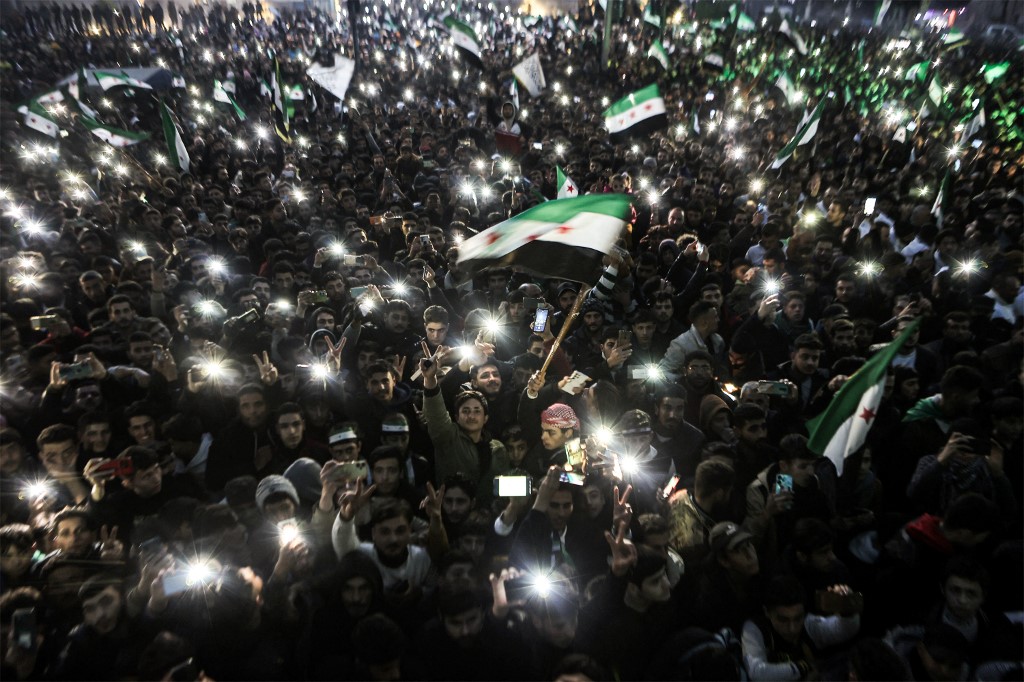 Acara tersebut, yang dimeriahkan oleh penyanyi Suriah terkenal Yahya Hawwa, menampilkan lagu-lagu yang merayakan 'revolusi' dan 'perlawanan', dengan para penonton mengibarkan bendera revolusi Suriah.