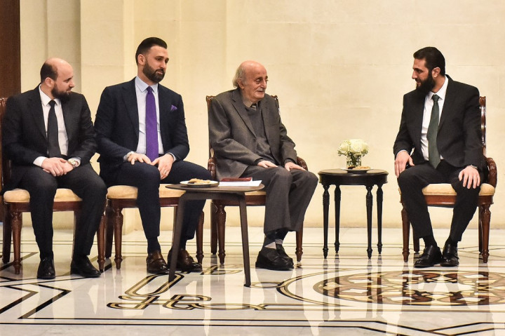 Pemimpin kelompok Druze Lebanon, Walid Jumblatt, pada Minggu, 22 Desember 2024 menyampaikan harapan untuk memperbaiki hubungan dengan Suriah setelah tumbangnya rezim Bashar al-Assad.