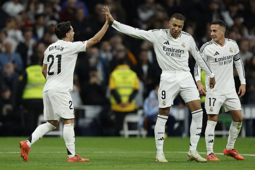 Tuan rumah memimpin 3-1 di babak pertama. Gol-gol Madrid dicetak oleh Kylian Mbappe, Federico Valverde, dan Rodrygo. Sevilla sekali membalas melalui Isaac Romero.