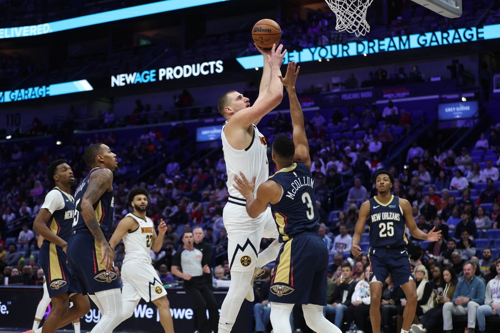 Jokic sempat memulai laga dengan lambat, gagal mencetak angka dalam 21 menit pertama. Namun, ia tampil dominan di paruh kedua, terutama saat Denver mengejar ketertinggalan.