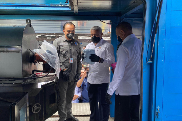 Berdasarkan pantauan Medcom.id sebelum pemusnahan dilakukan, tim laboratorium BNN mengecek ulang barang bukti yang ada dengan mengambil beberapa sampel. 