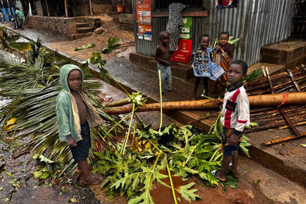 Sementara itu, Departemen Manajemen Bencana Malawi (DoDMA) juga melaporkan bahwa jumlah orang yang kehilangan nyawa akibat Siklon Chido di negara tersebut meningkat menjadi 13 orang sejak badai mulai melanda pada 15 Desember.