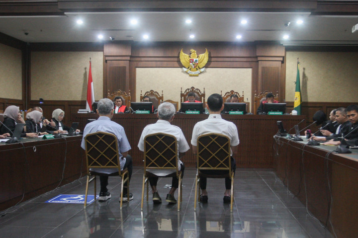 Terdakwa dugaan rasuah pengolahan tata niaga komoditas timah di wilayah izin usaha pertambangan PT Timah Tbk, Harvey Moeis, dijatuhi hukuman 6,5 tahun penjara oleh majelis hakim Pengadilan Tindak Pidana Korupsi (Tipikor) pada Pengadilan Negeri Jakarta Pusat (PN Jakpus). Dia dinyatakan bersalah dalam kasus rasuah tersebut.