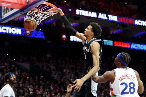 Sementara Wembanyama menjadi bintang untuk Spurs dengan mencetak 26 poin, sembilan rebound, dan delapan blok.