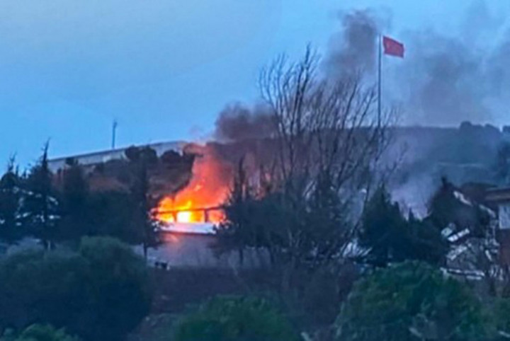 Ledakan dahsyat menghancurkan pabrik bahan peledak di barat laut Turki, Selasa, 24 Desember 2024, menewaskan 11 orang dan melukai tujuh lainnya. 